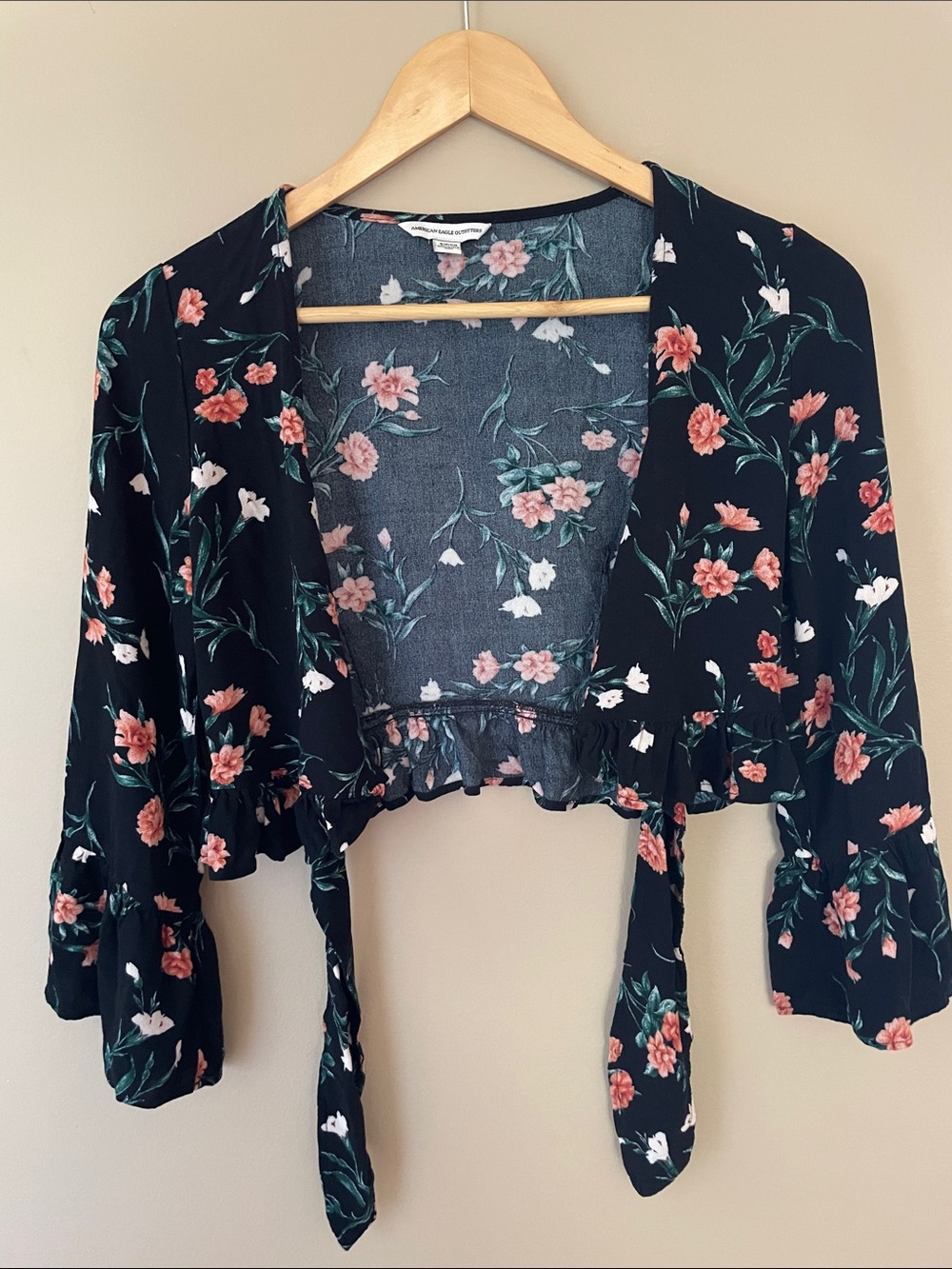 American Eagle Outfitters Black Floral Tie-Front Cropped Blouse